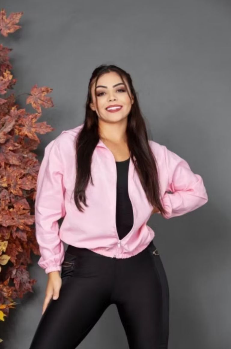 Jaqueta Corta Vento Feminina –  Conforto e Proteção em Todos os Momentos
